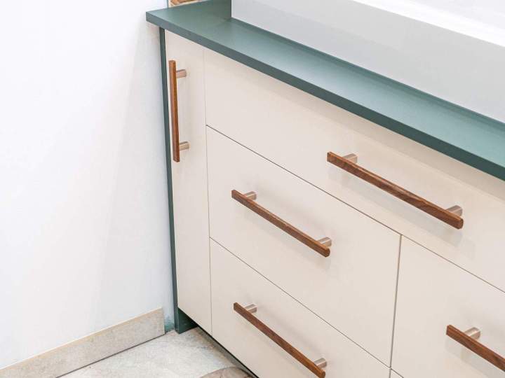 Nous fabriquons des meubles sur mesure.